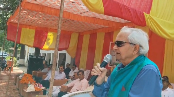छात्रों को संबोधित करते हुए पूर्व ब्रिगेडियर जी एल राय 